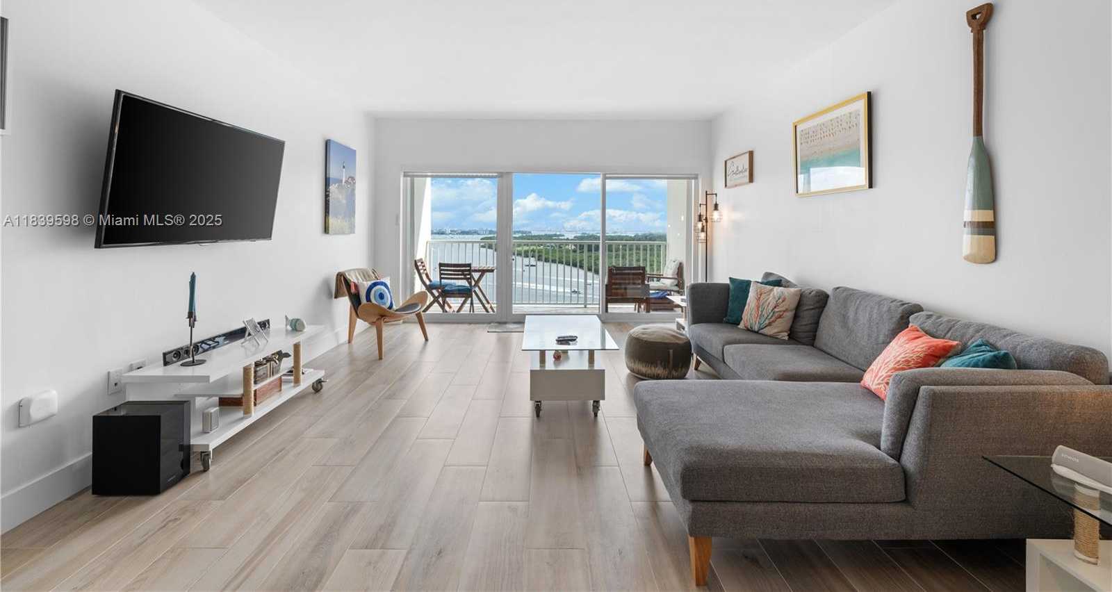 Small Image of 300 BAYVIEW DR #1510, Sunny Isles Beach Number 6