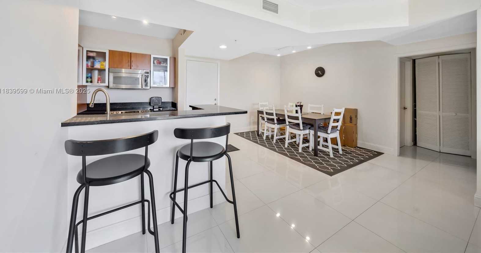 Small Image of 18800 NORTH EAST 29TH AVE #712, Aventura Number 13