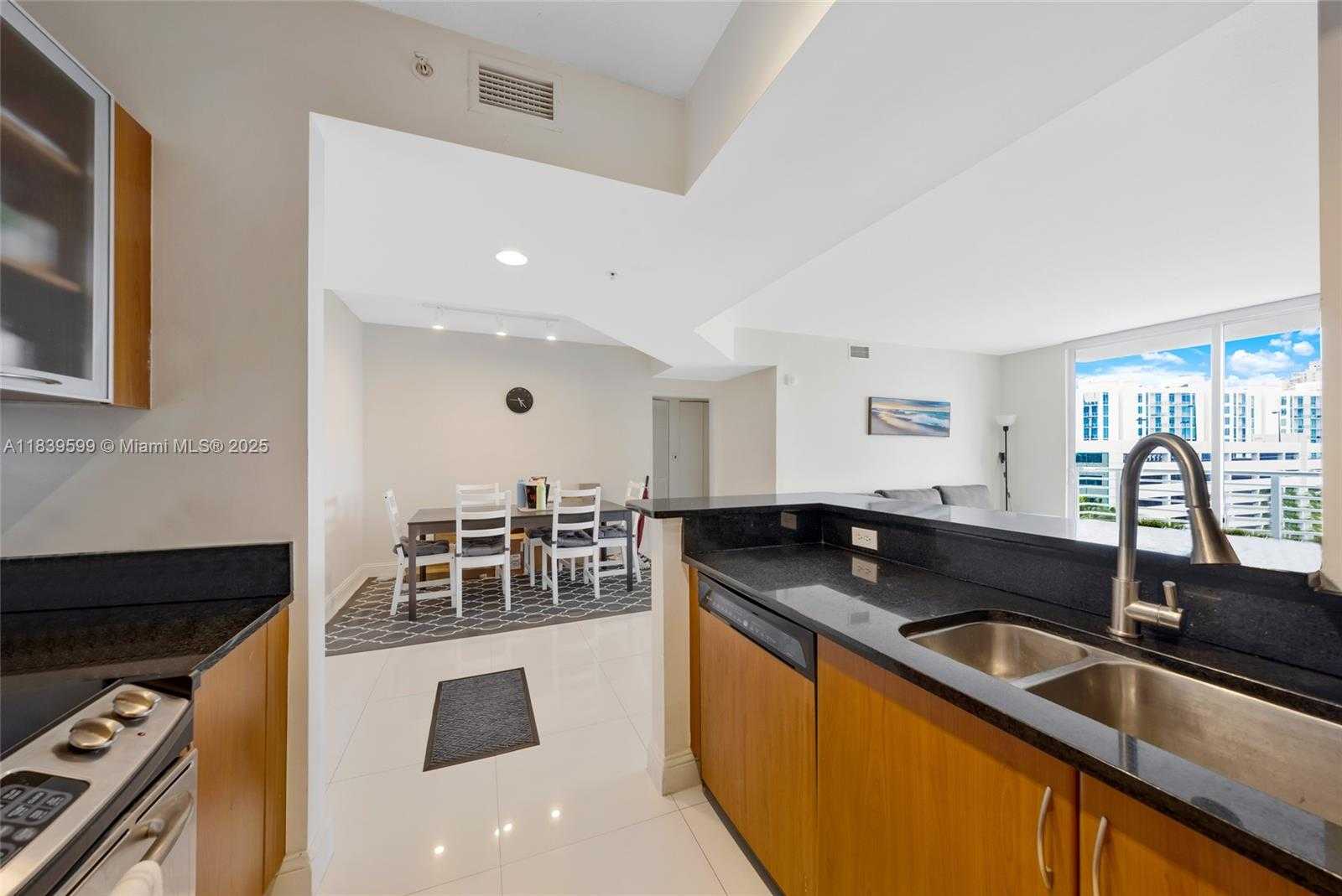 Small Image of 18800 NORTH EAST 29TH AVE #712, Aventura Number 14
