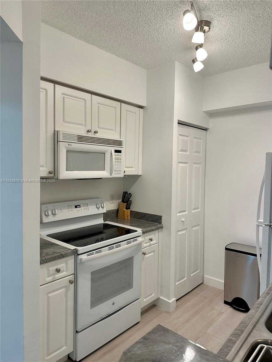 Small Image of 17100 NORTH BAY RD #1209, Sunny Isles Beach Number 10