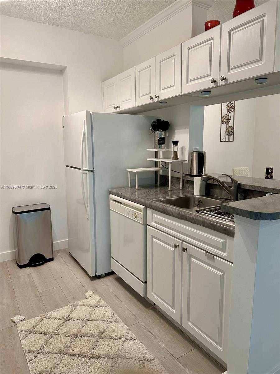 Small Image of 17100 NORTH BAY RD #1209, Sunny Isles Beach Number 11