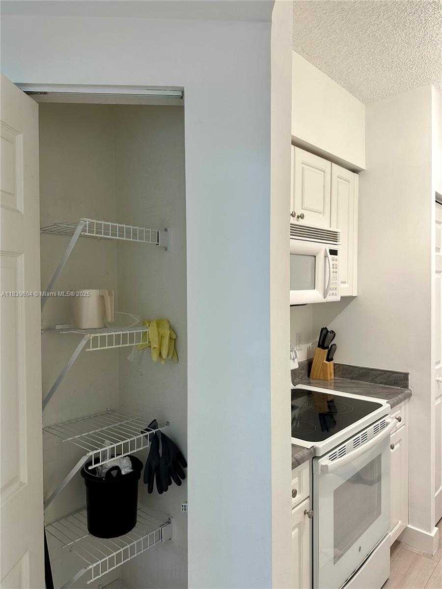 Small Image of 17100 NORTH BAY RD #1209, Sunny Isles Beach Number 12