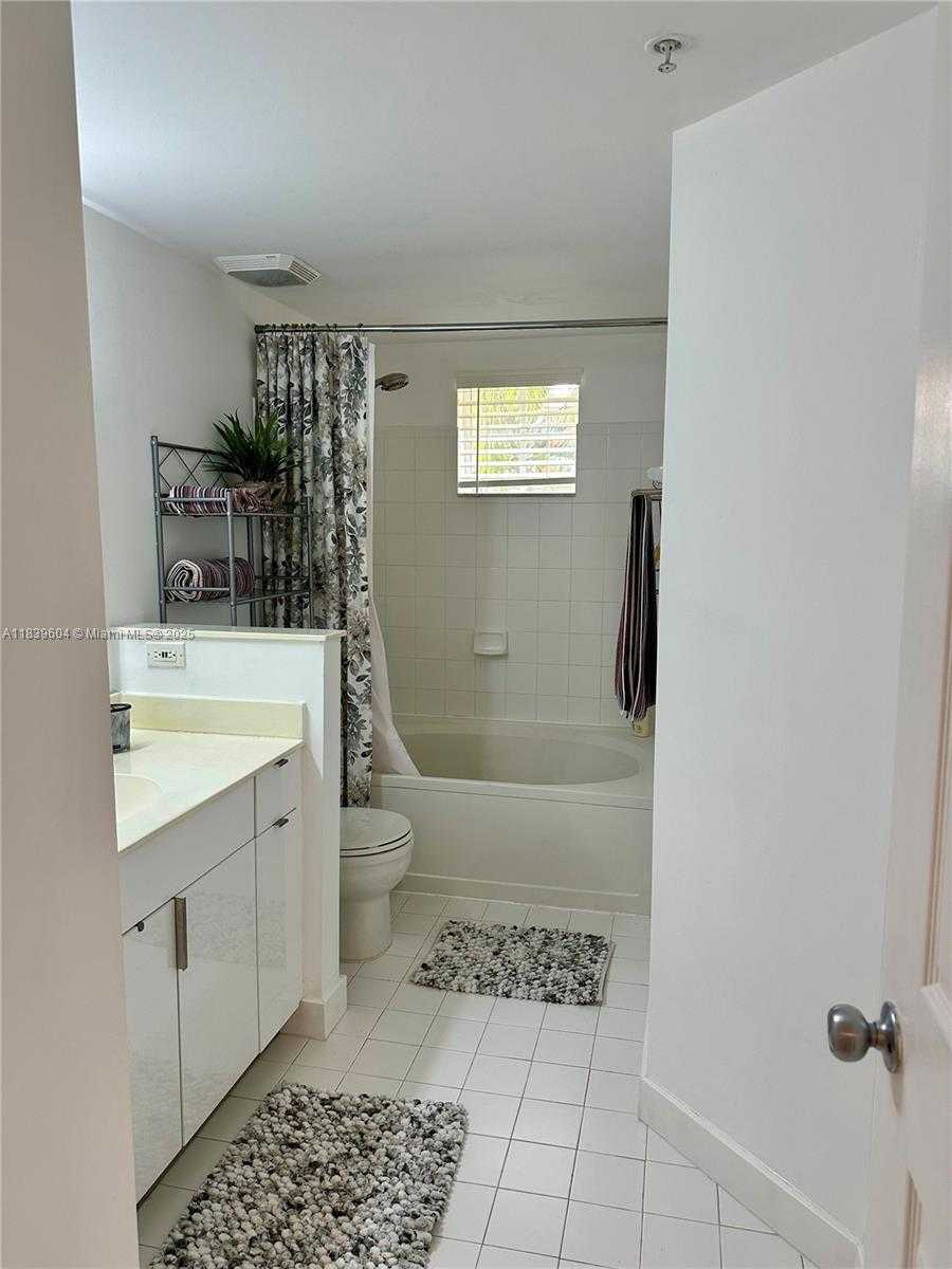 Small Image of 17100 NORTH BAY RD #1209, Sunny Isles Beach Number 13