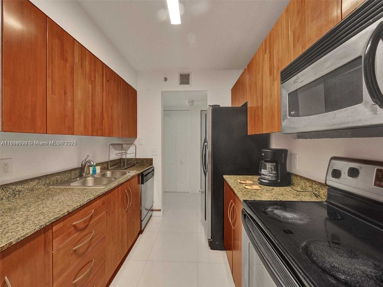Small Image of 1200 BRICKELL BAY DR #3309, Miami Number 4