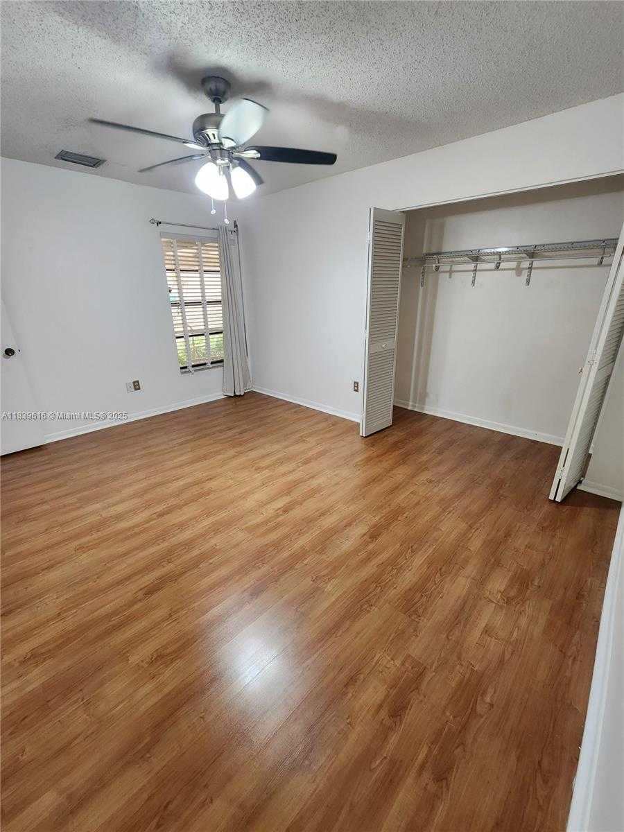 Small Image of 8666 SOUTH WEST 114TH PL, Miami Number 10
