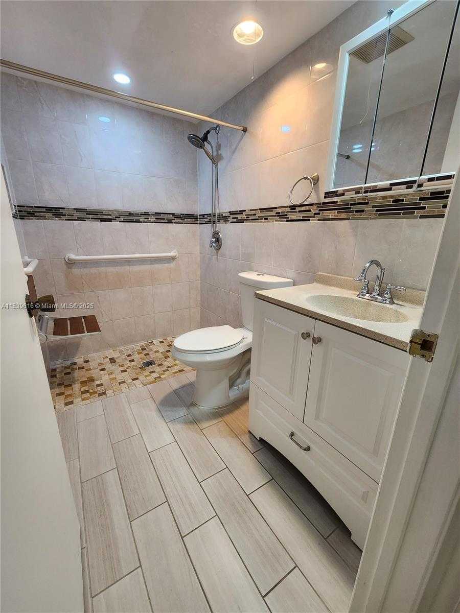 Small Image of 8666 SOUTH WEST 114TH PL, Miami Number 11