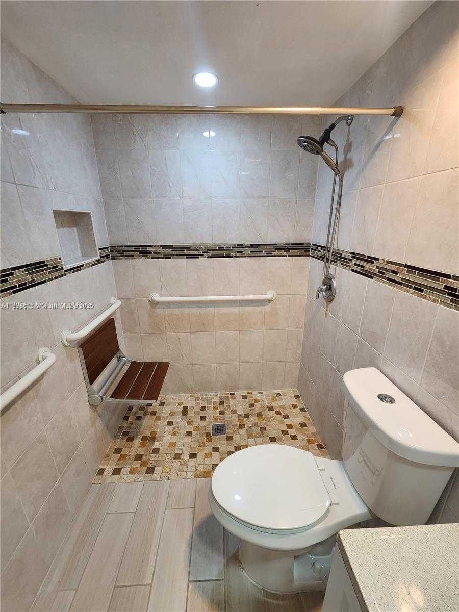 Small Image of 8666 SOUTH WEST 114TH PL, Miami Number 12