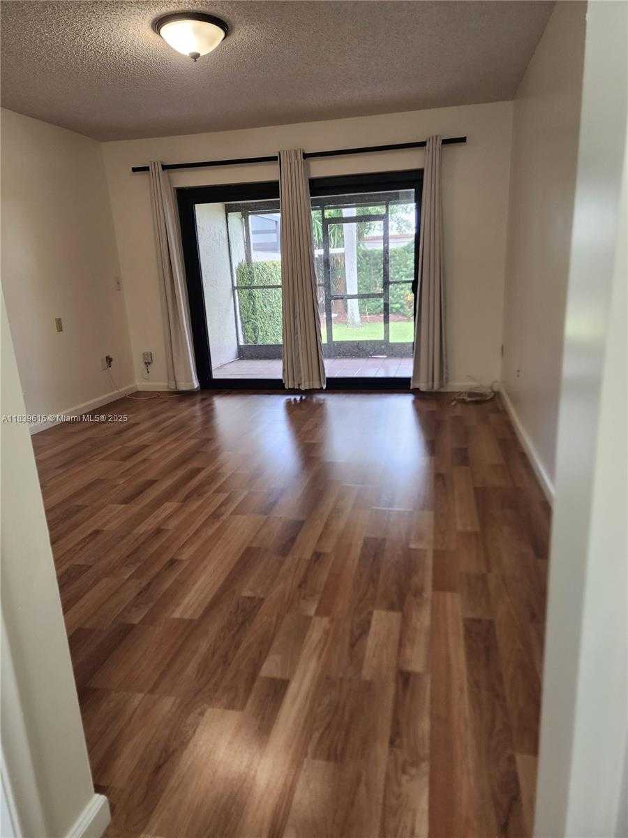 Small Image of 8666 SOUTH WEST 114TH PL, Miami Number 14