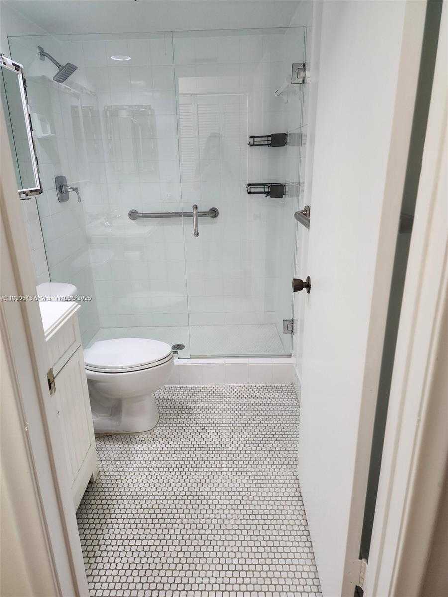 Small Image of 8666 SOUTH WEST 114TH PL, Miami Number 15