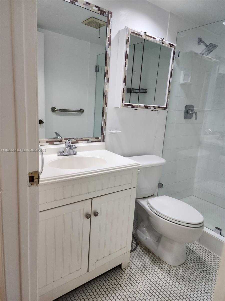 Small Image of 8666 SOUTH WEST 114TH PL, Miami Number 16