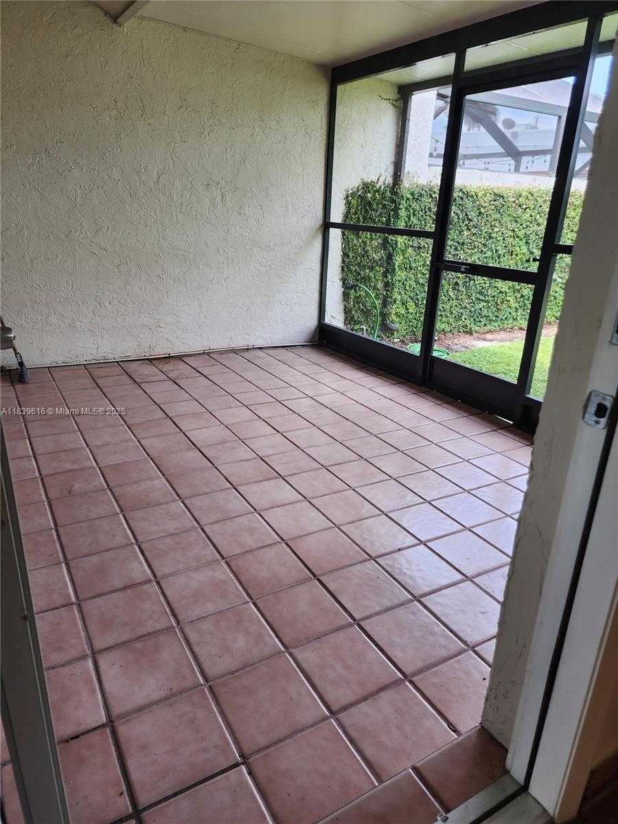 Small Image of 8666 SOUTH WEST 114TH PL, Miami Number 18