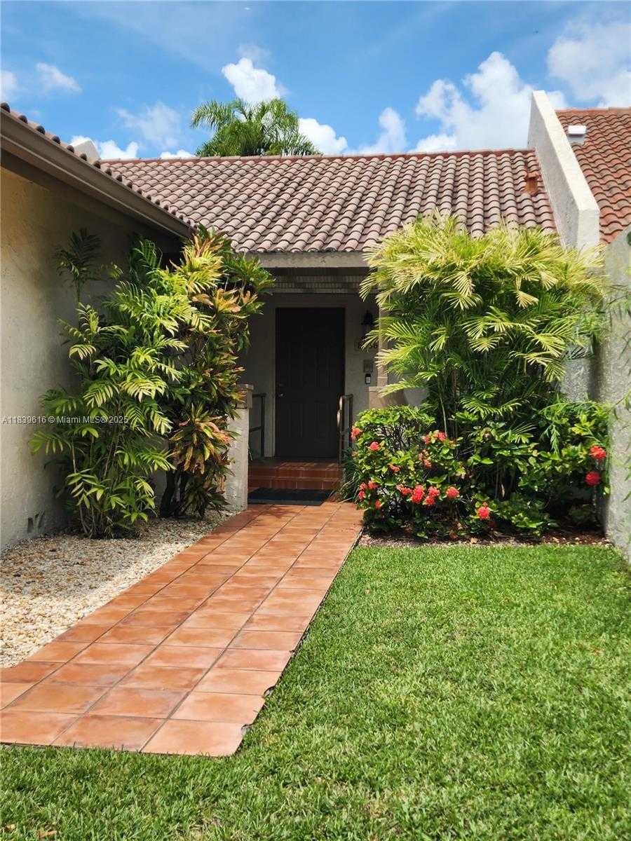 Small Image of 8666 SOUTH WEST 114TH PL, Miami Number 2
