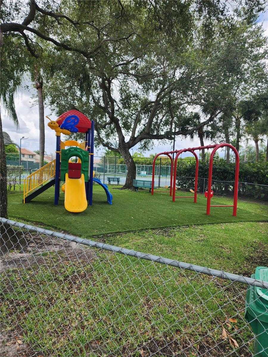 Small Image of 8666 SOUTH WEST 114TH PL, Miami Number 23