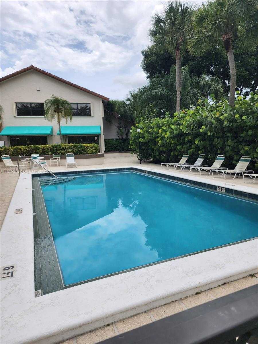 Small Image of 8666 SOUTH WEST 114TH PL, Miami Number 24