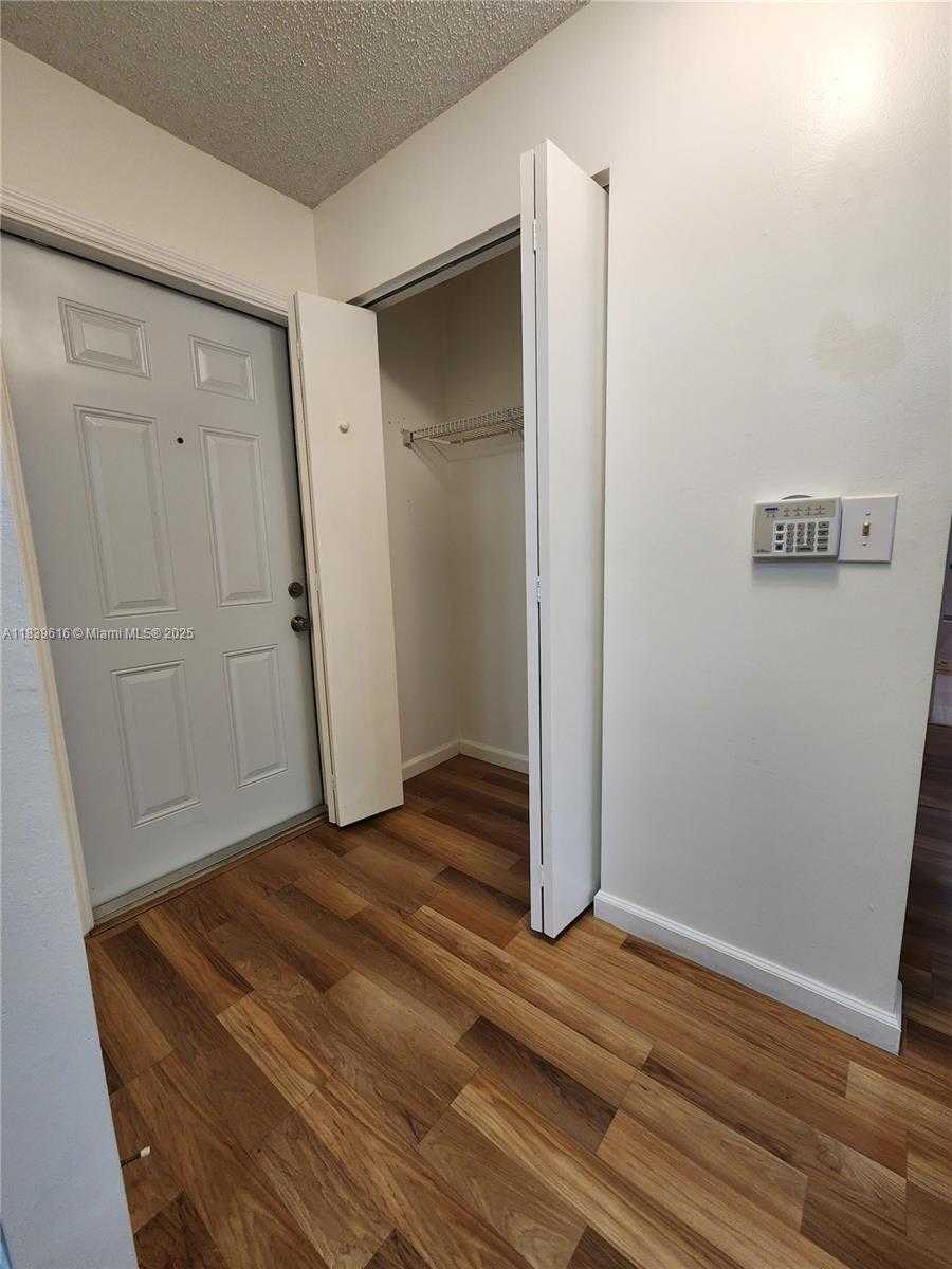 Small Image of 8666 SOUTH WEST 114TH PL, Miami Number 4