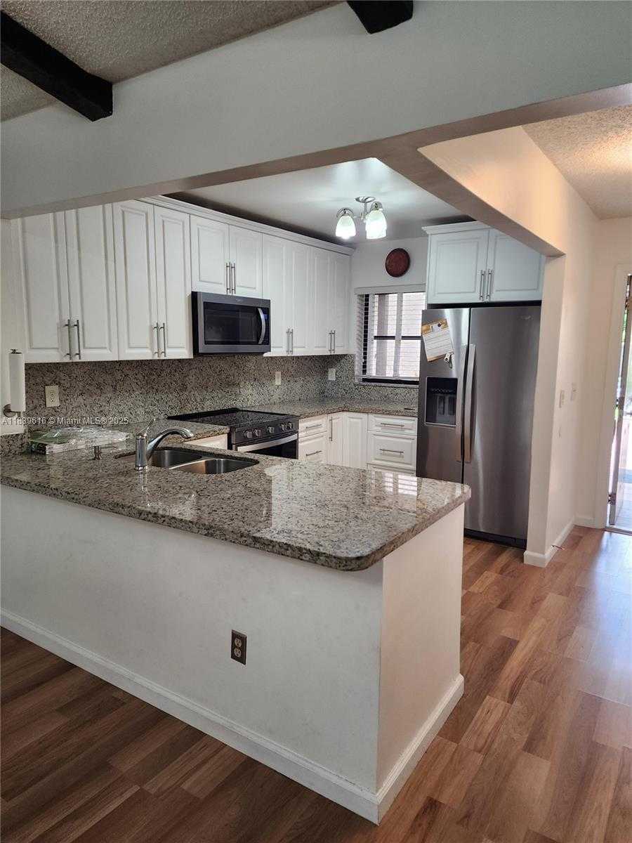 Small Image of 8666 SOUTH WEST 114TH PL, Miami Number 7