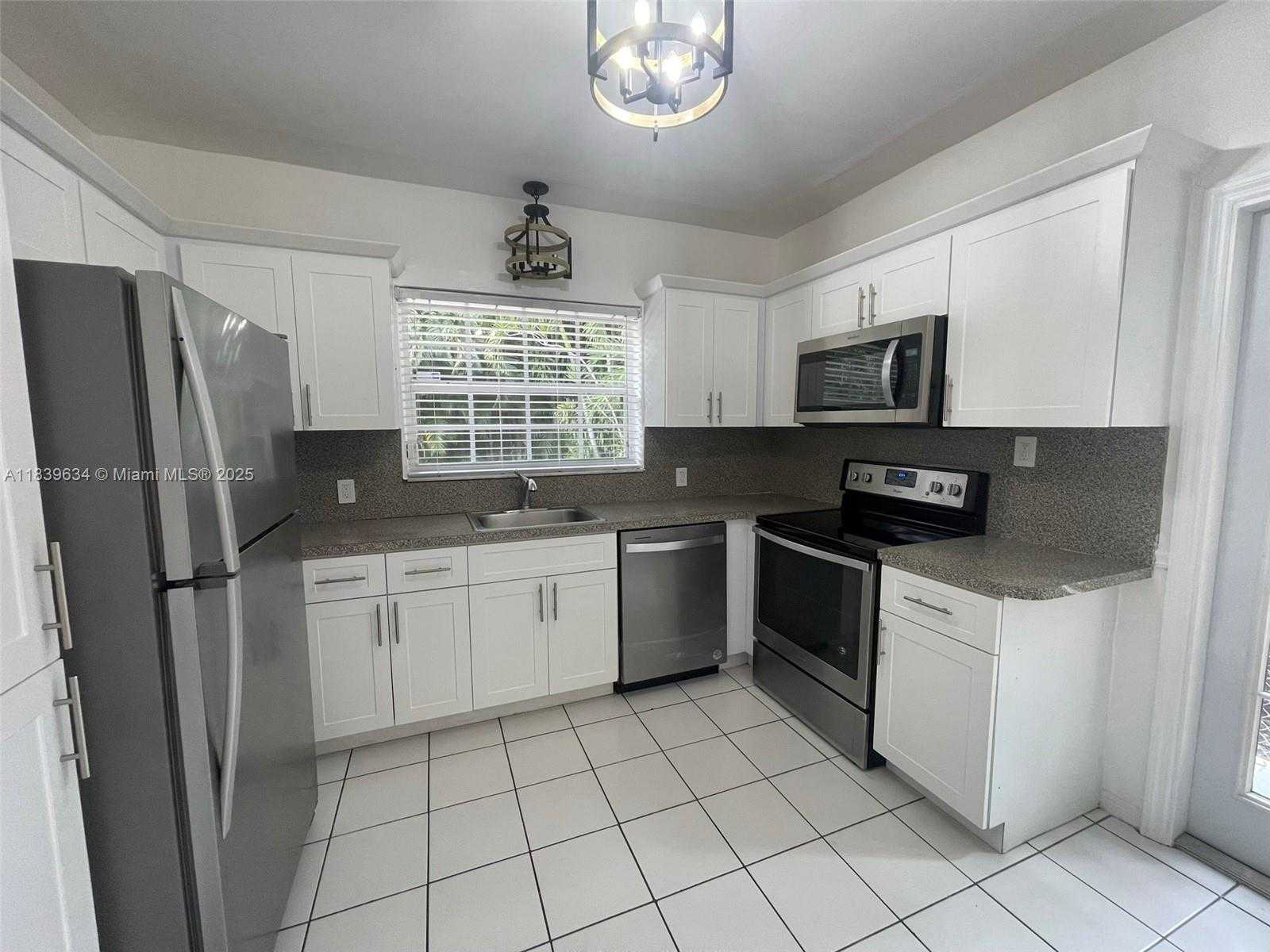 Small Image of 845 LORCA ST, Coral Gables Number 10