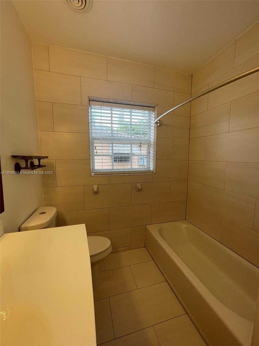 Small Image of 845 LORCA ST, Coral Gables Number 13