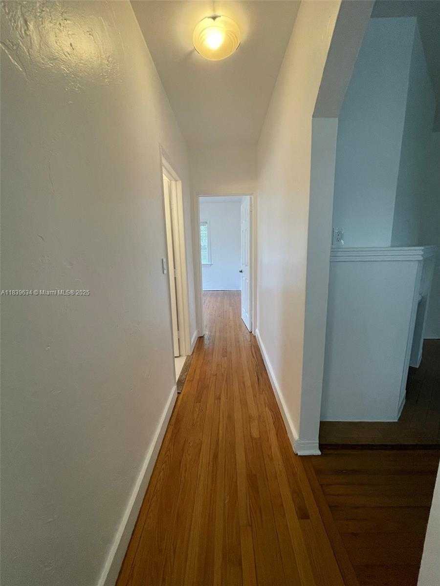 Small Image of 845 LORCA ST, Coral Gables Number 15