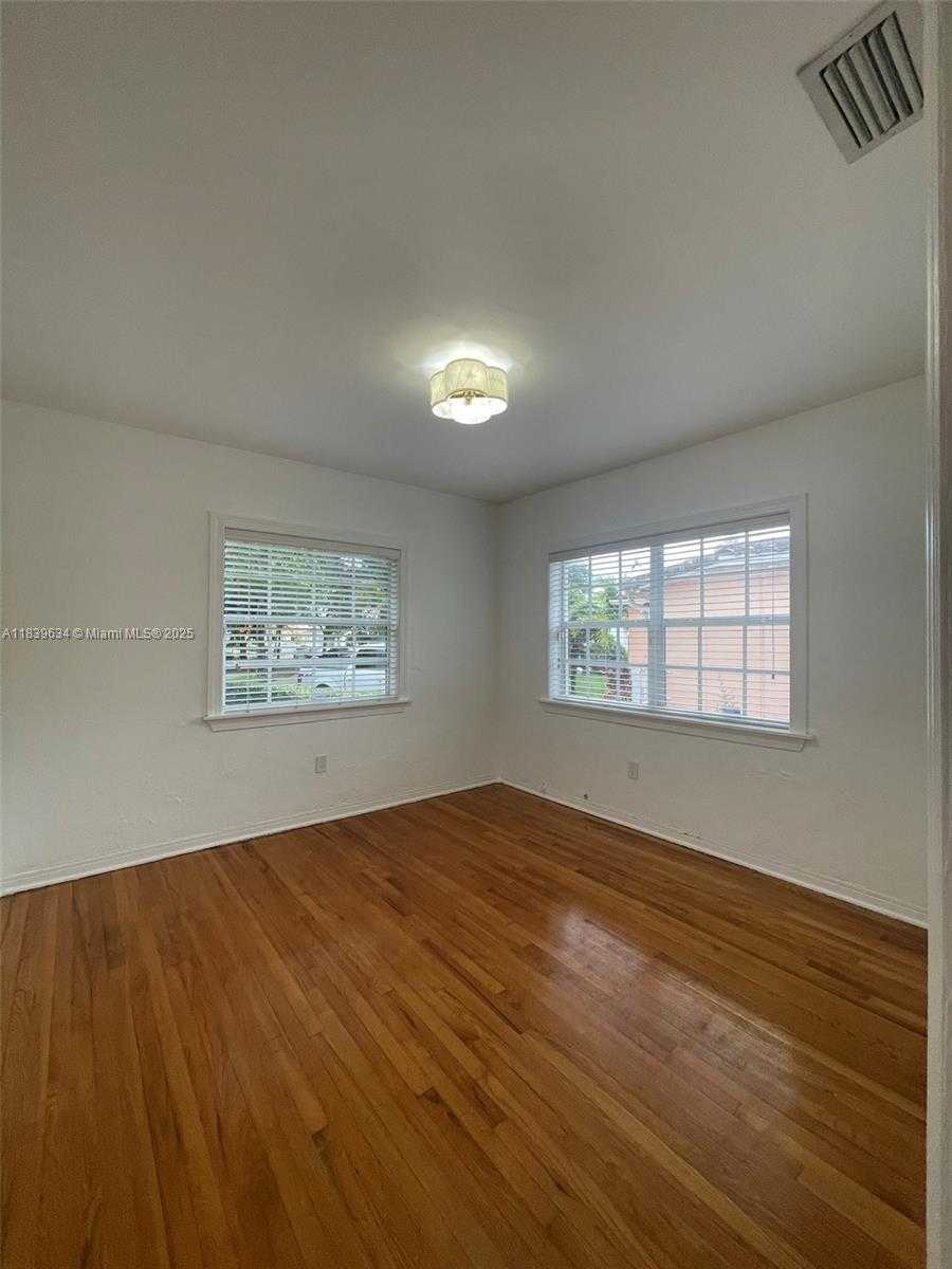 Small Image of 845 LORCA ST, Coral Gables Number 17