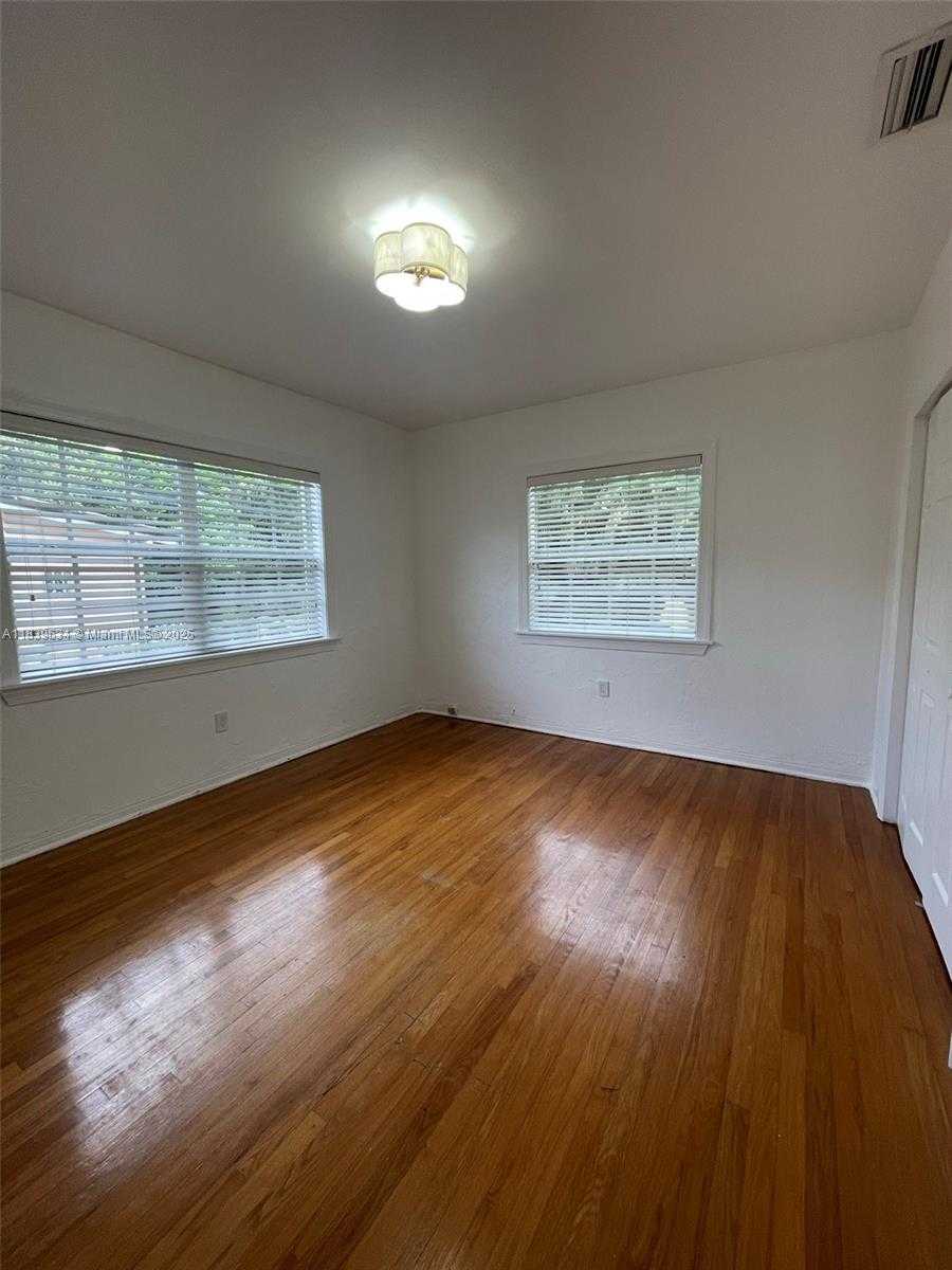 Small Image of 845 LORCA ST, Coral Gables Number 18