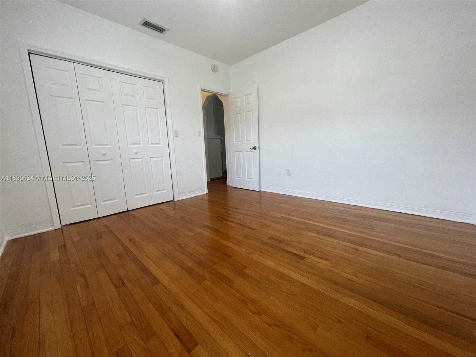 Small Image of 845 LORCA ST, Coral Gables Number 19