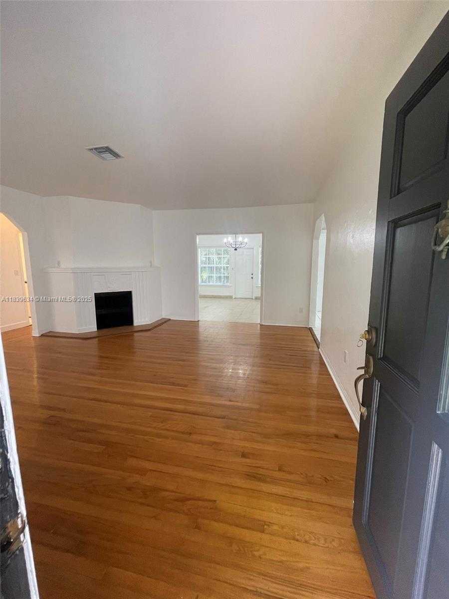 Small Image of 845 LORCA ST, Coral Gables Number 2