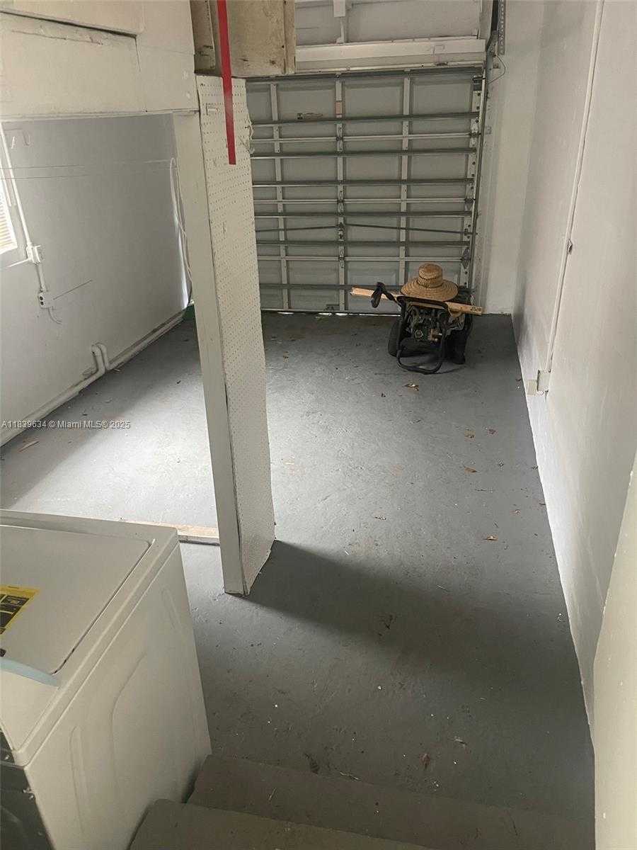 Small Image of 845 LORCA ST, Coral Gables Number 23