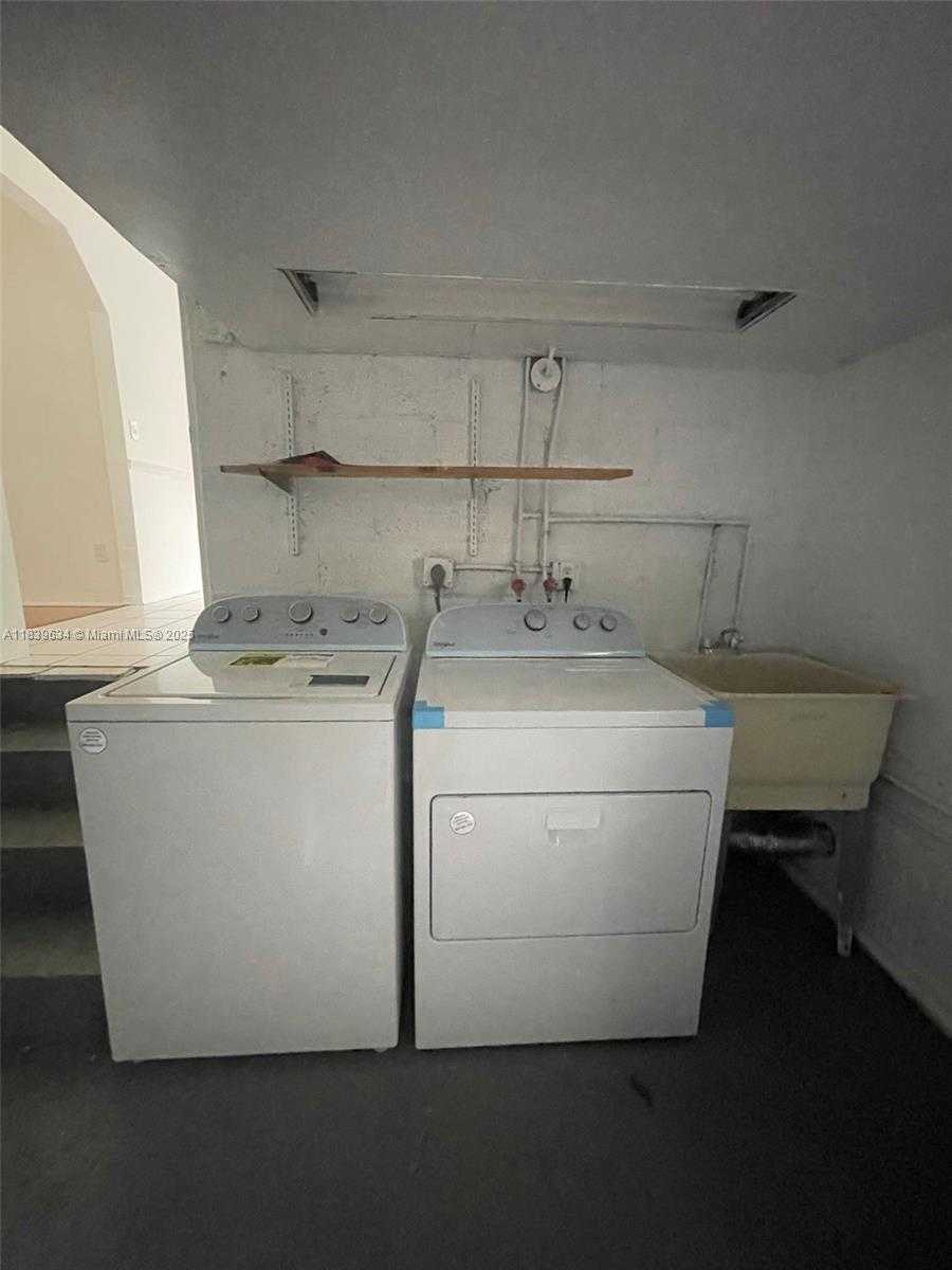 Small Image of 845 LORCA ST, Coral Gables Number 25