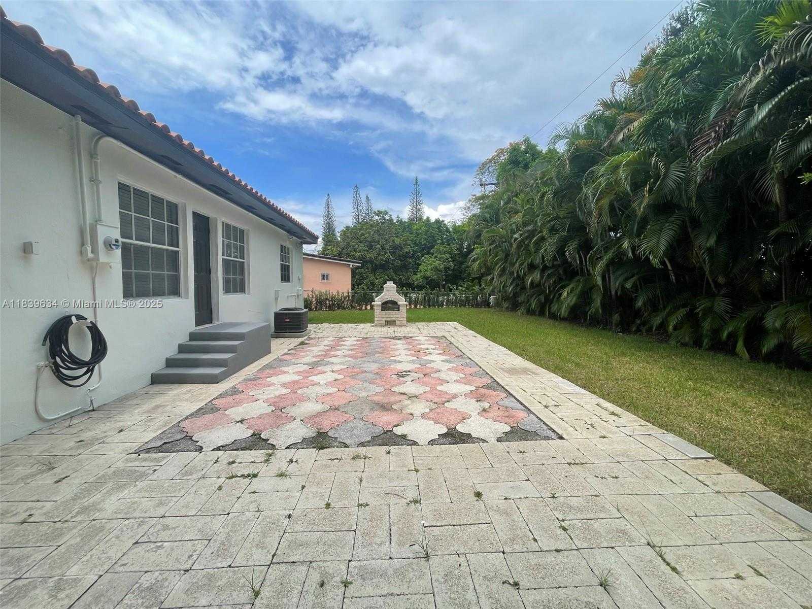 Small Image of 845 LORCA ST, Coral Gables Number 26