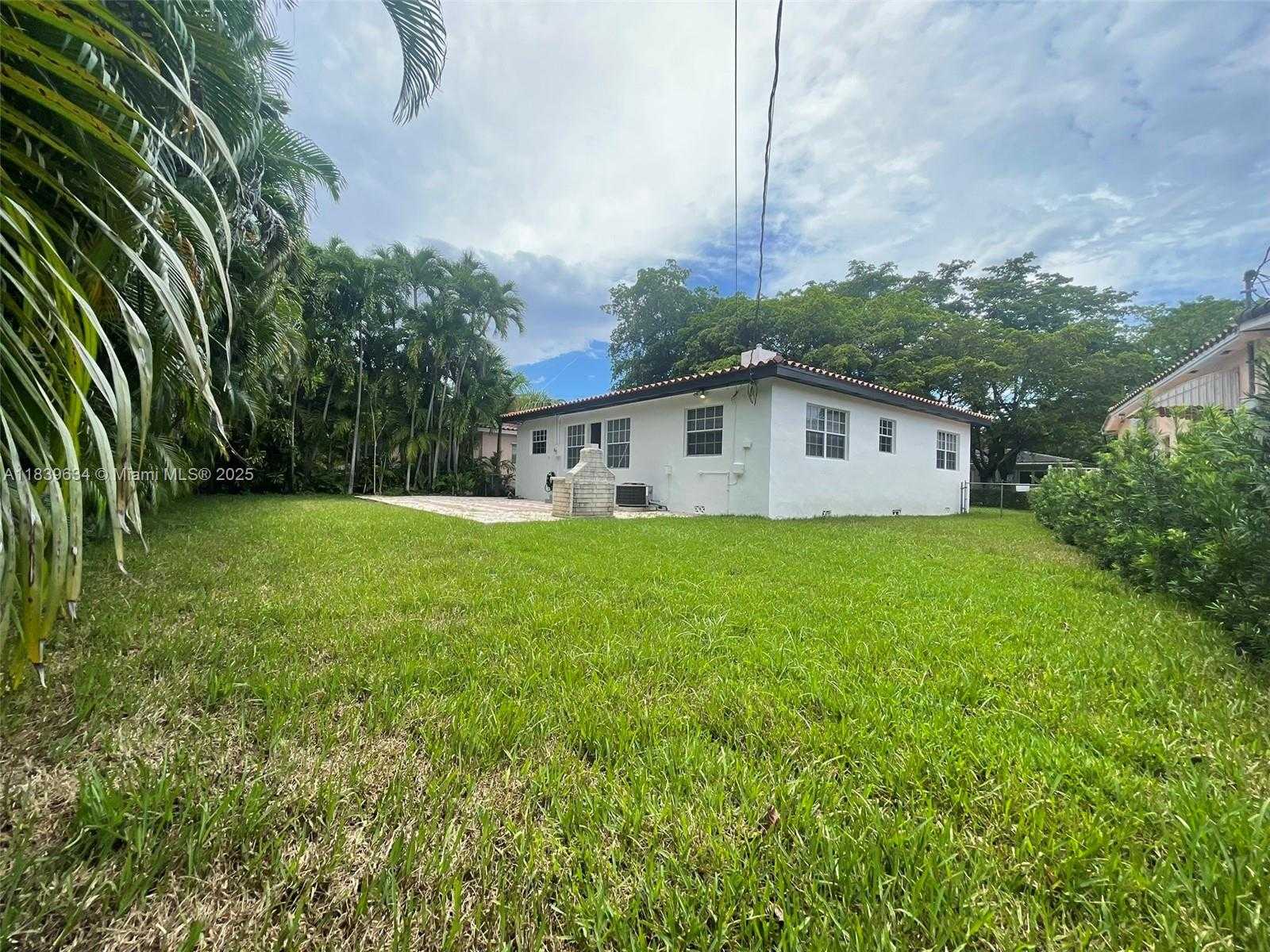 Small Image of 845 LORCA ST, Coral Gables Number 27