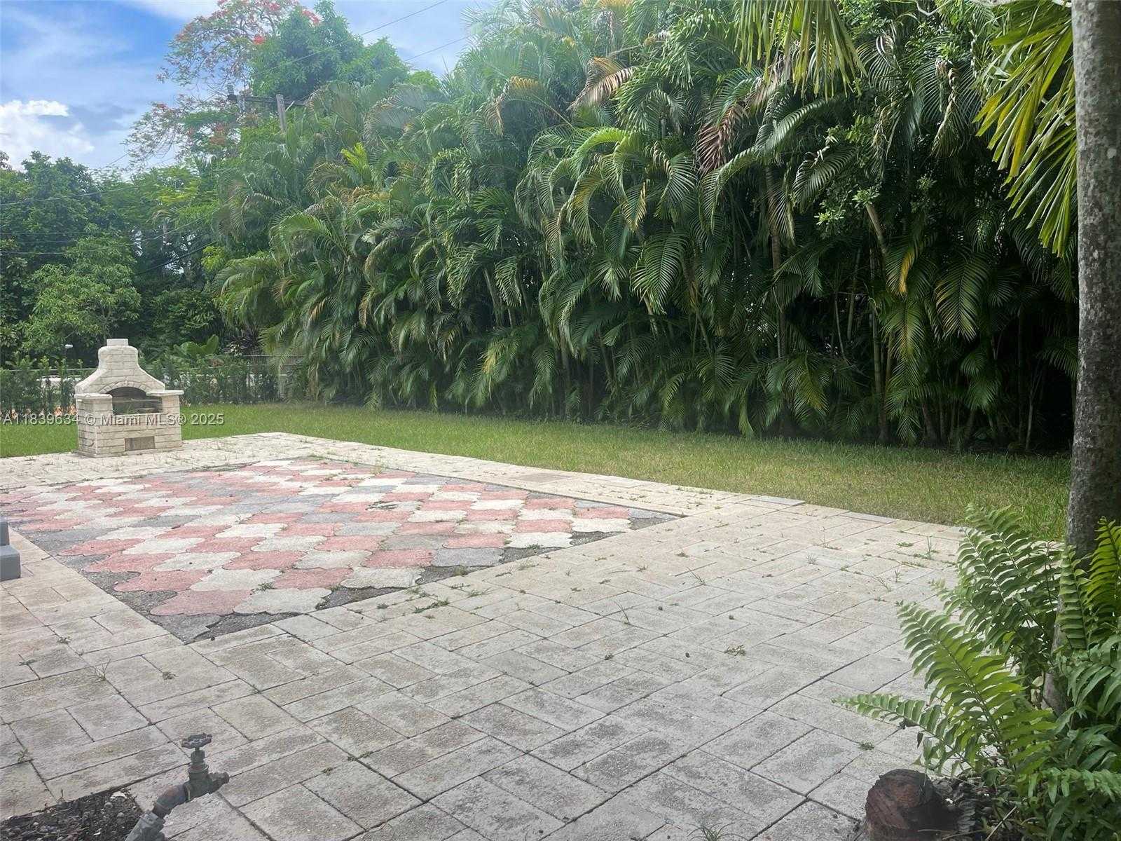Small Image of 845 LORCA ST, Coral Gables Number 28
