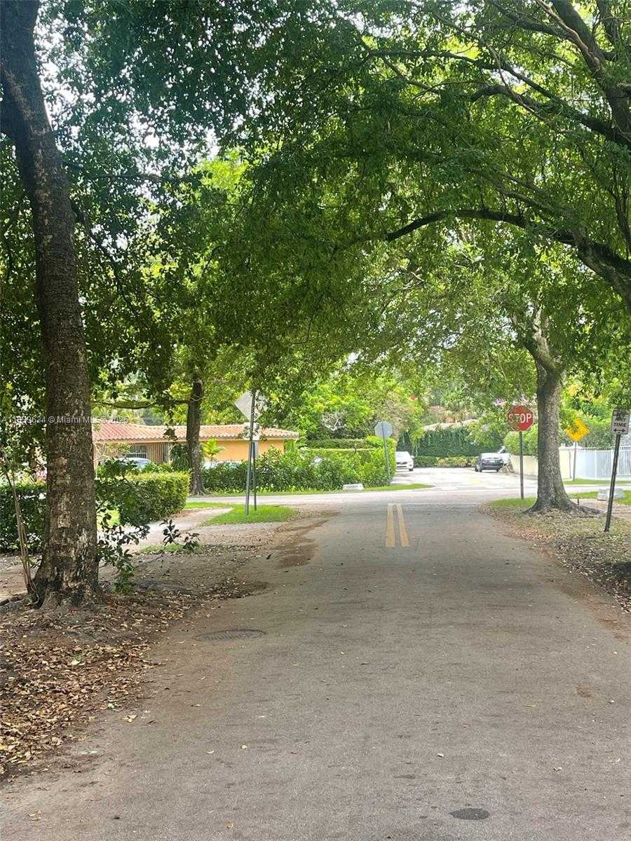 Small Image of 845 LORCA ST, Coral Gables Number 30