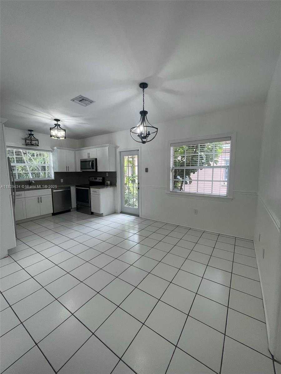Small Image of 845 LORCA ST, Coral Gables Number 8