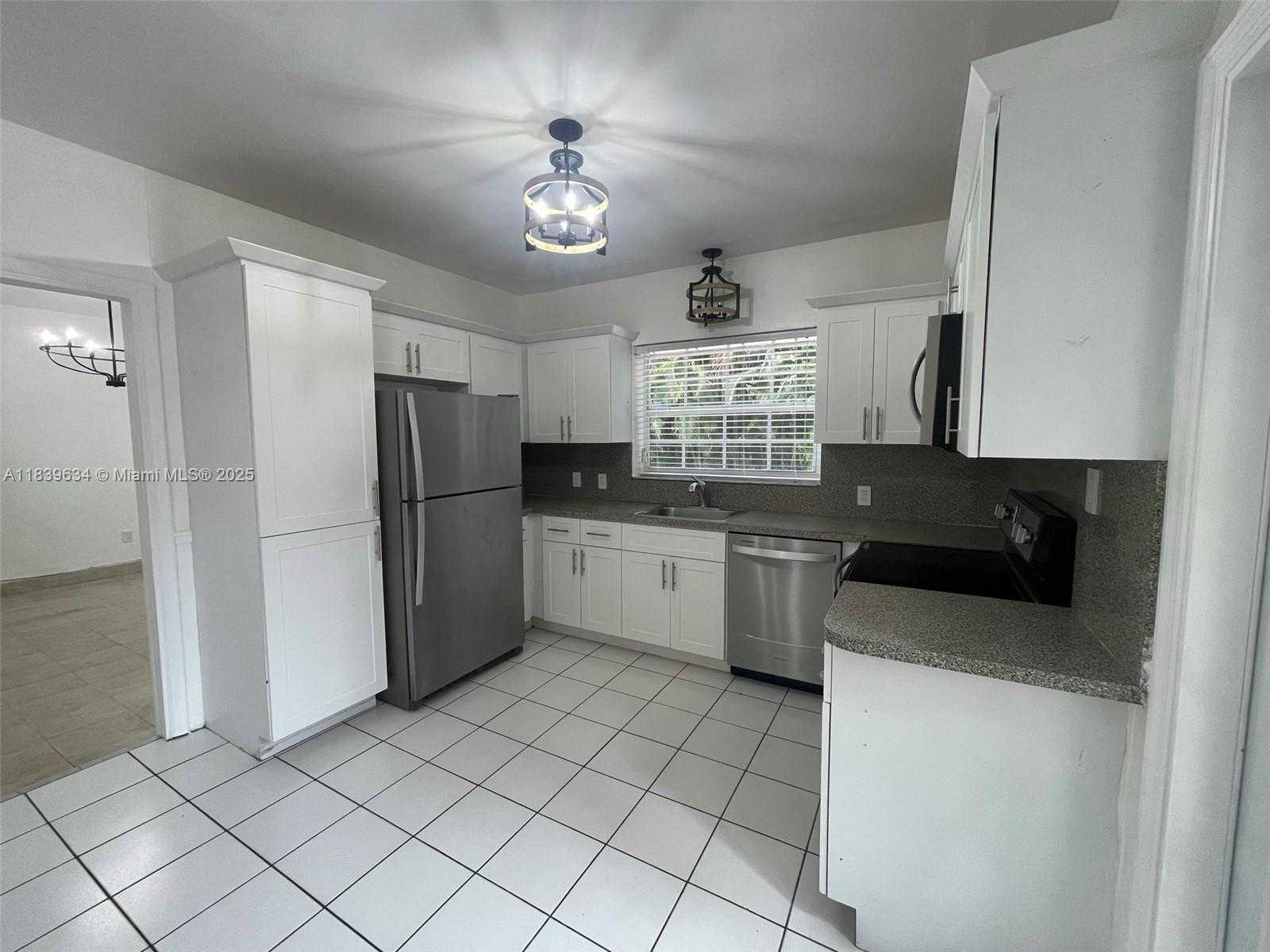 Small Image of 845 LORCA ST, Coral Gables Number 9
