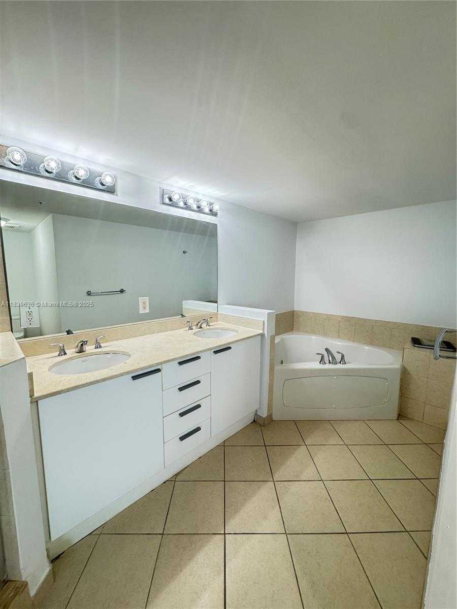 Small Image of 16699 COLLINS AVE #1801, Sunny Isles Beach Number 5