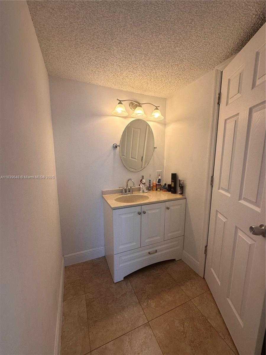 Small Image of 17021 NORTH BAY RD #710, Sunny Isles Beach Number 19