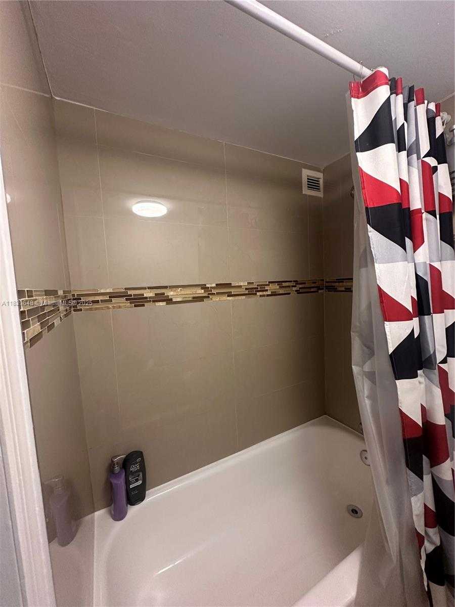 Small Image of 17021 NORTH BAY RD #710, Sunny Isles Beach Number 22