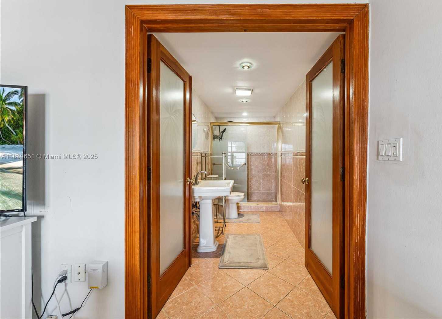 Small Image of 11111 BISCAYNE BLVD #4H, Miami Number 12