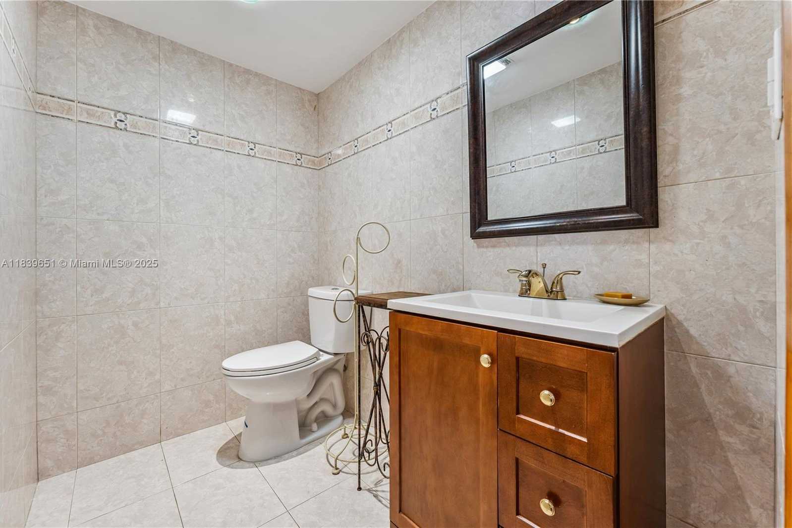 Small Image of 11111 BISCAYNE BLVD #4H, Miami Number 14