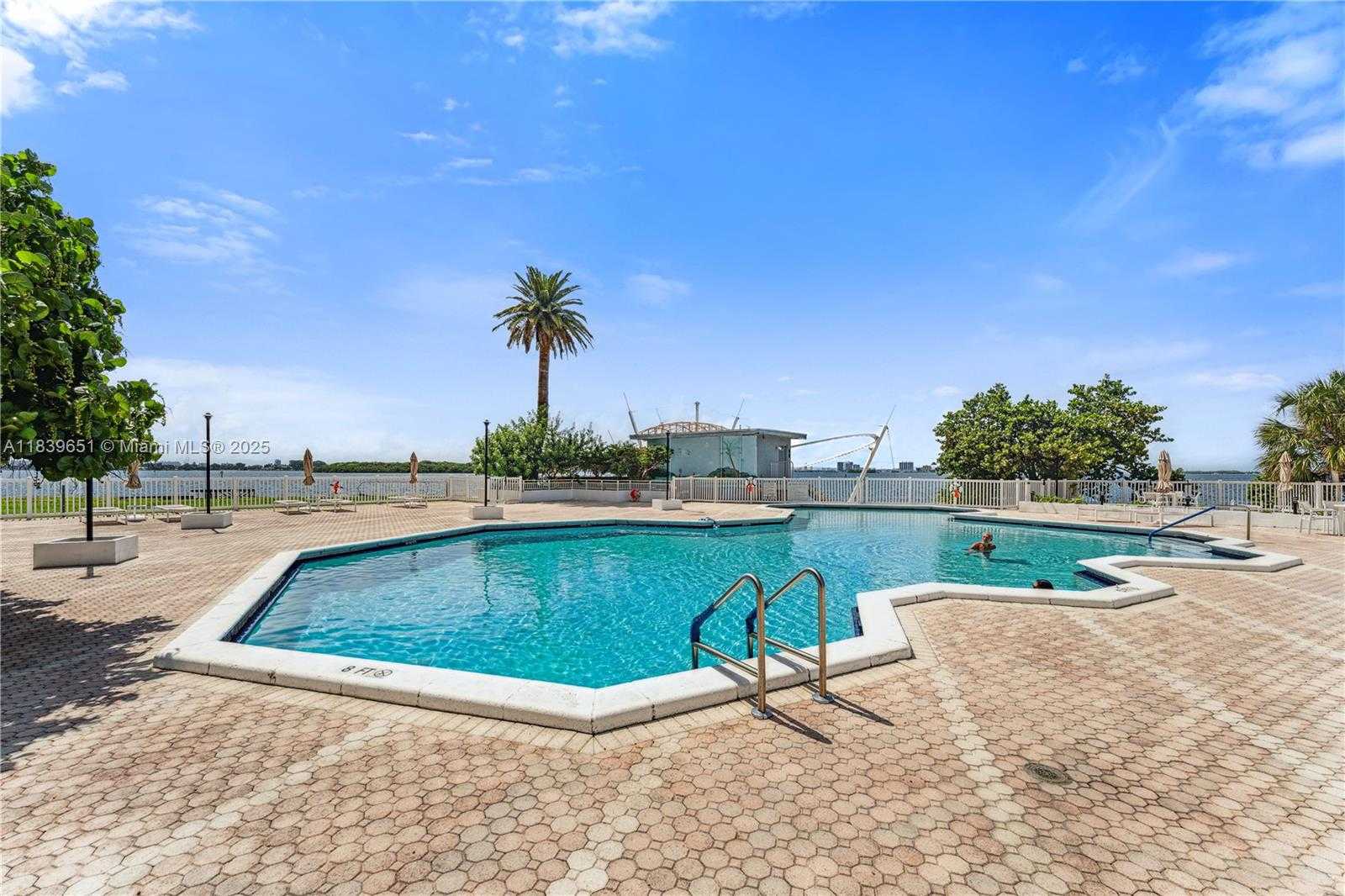 Small Image of 11111 BISCAYNE BLVD #4H, Miami Number 18