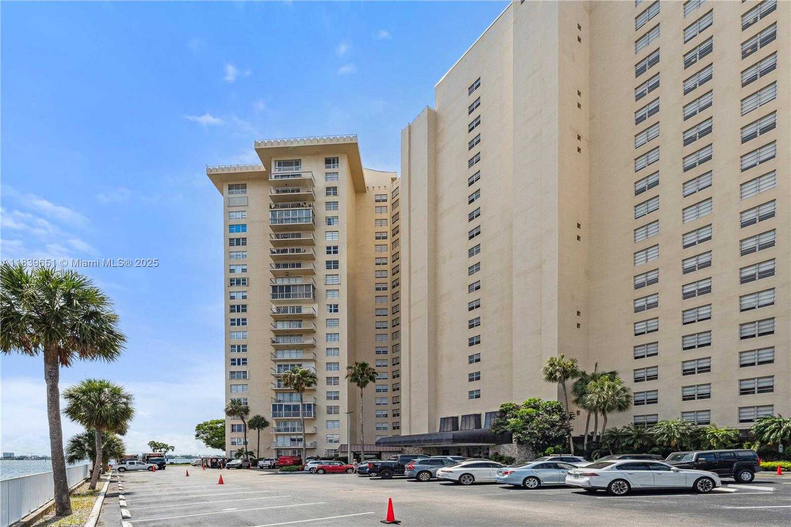 Small Image of 11111 BISCAYNE BLVD #4H, Miami Number 25
