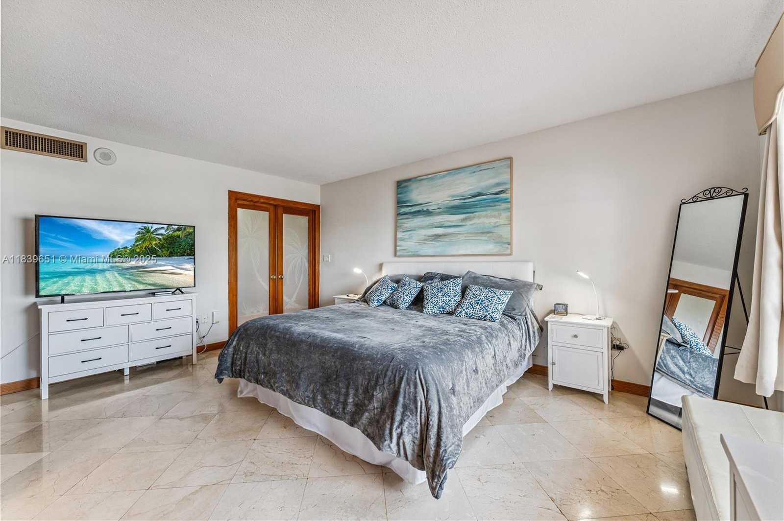 Small Image of 11111 BISCAYNE BLVD #4H, Miami Number 9