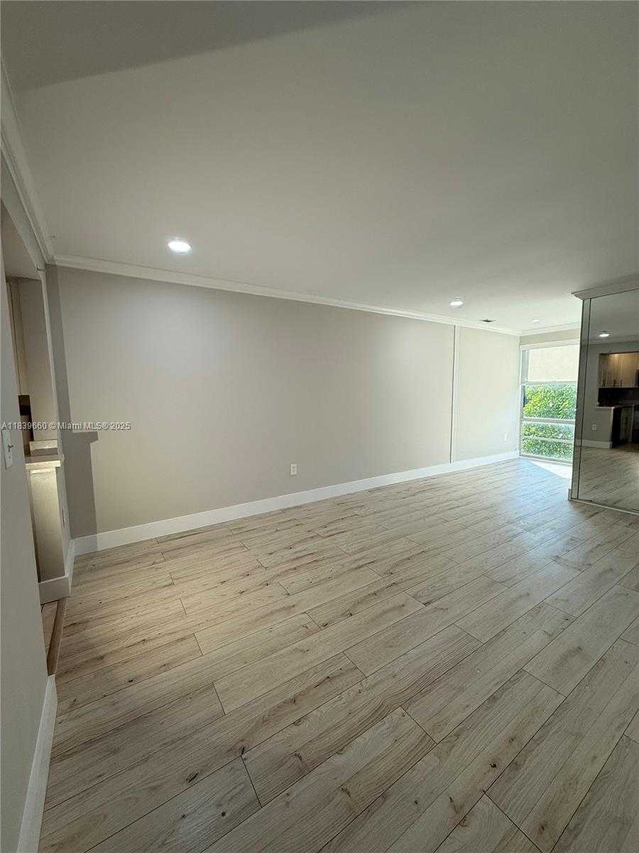 Small Image of 200 177TH DR #407, Sunny Isles Beach Number 2