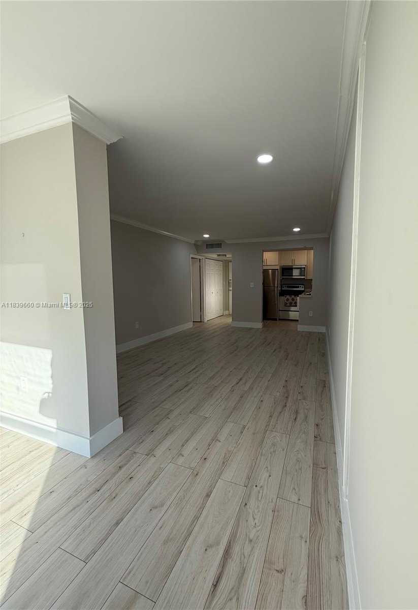 Small Image of 200 177TH DR #407, Sunny Isles Beach Number 4