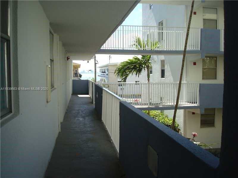 Small Image of 1801 SOUTH TREASURE DR #214, North Bay Village Number 35