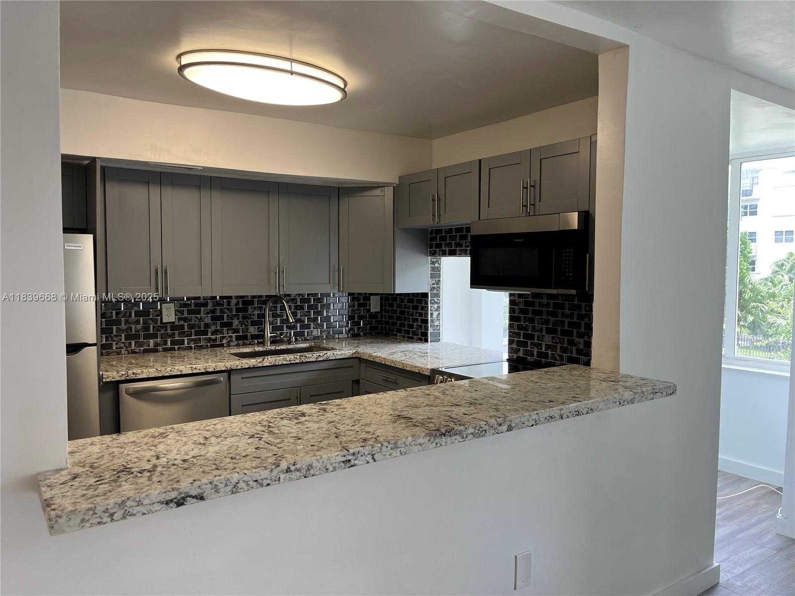 Small Image of 250 180TH DR #205, Sunny Isles Beach Number 3