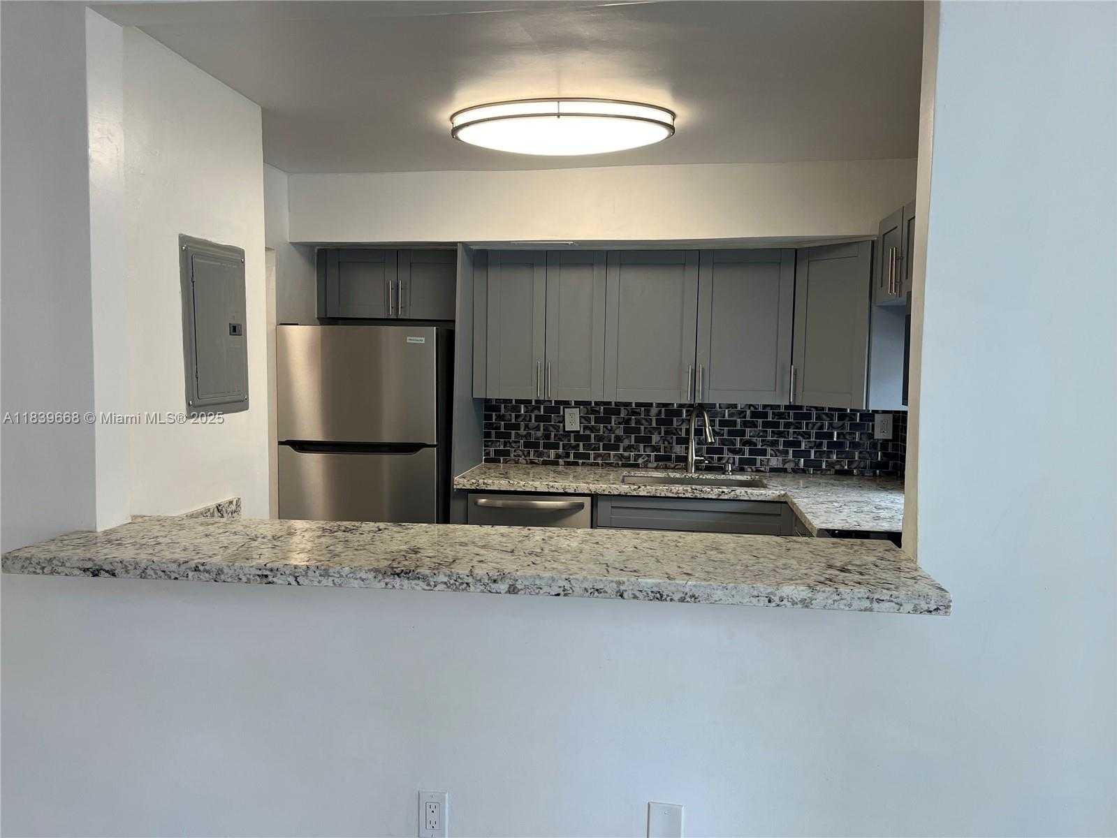 Small Image of 250 180TH DR #205, Sunny Isles Beach Number 4