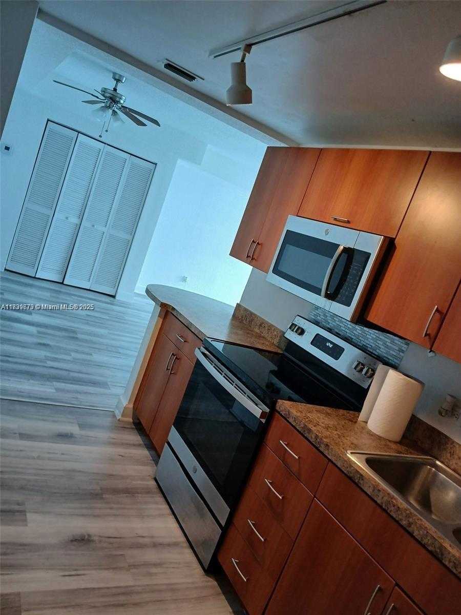 Small Image of 7501 EAST TREASURE DR #6T, North Bay Village Number 13