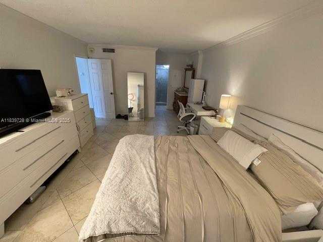 Small Image of 2020 NORTH EAST 135TH ST #302, North Miami Number 6